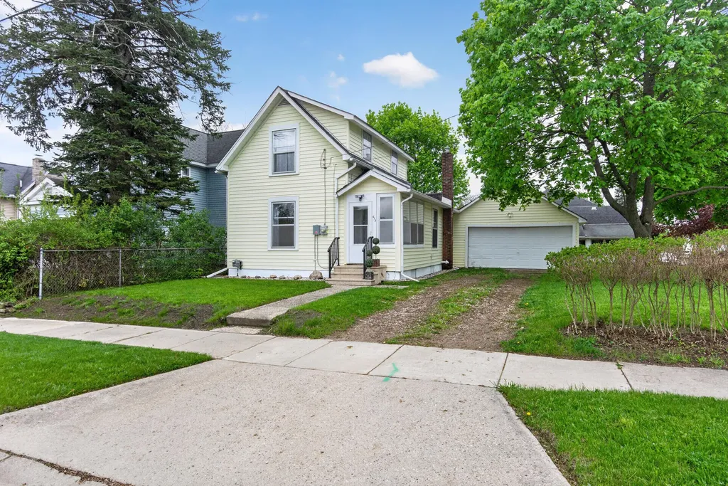 613 Hallett Street Jackson City MI 49202