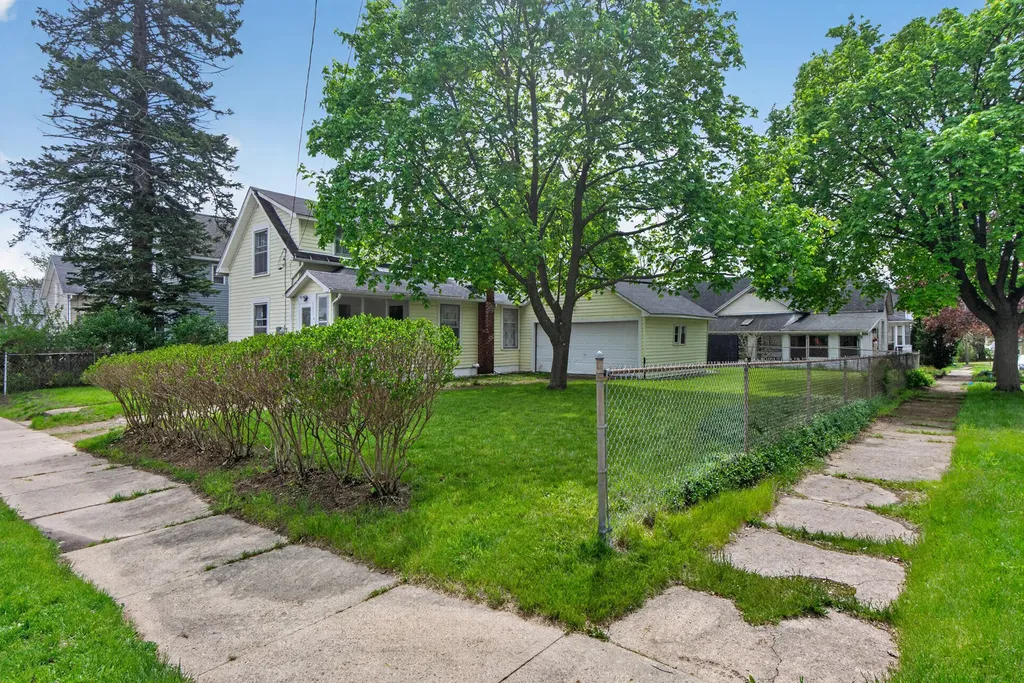 613 Hallett Street Jackson City MI 49202