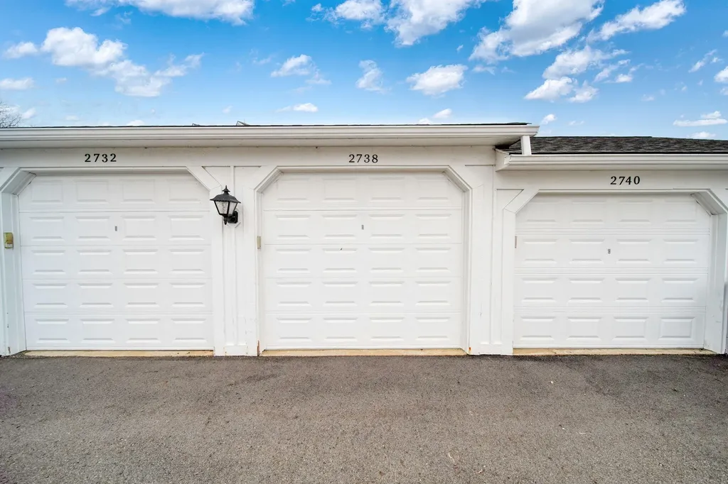 2738 S Knightsbridge Circle Ann Arbor City MI 48105