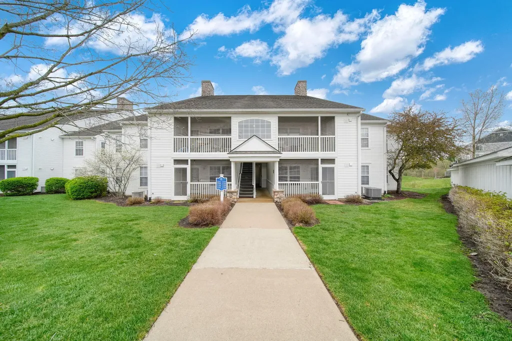 2738 S Knightsbridge Circle Ann Arbor City MI 48105