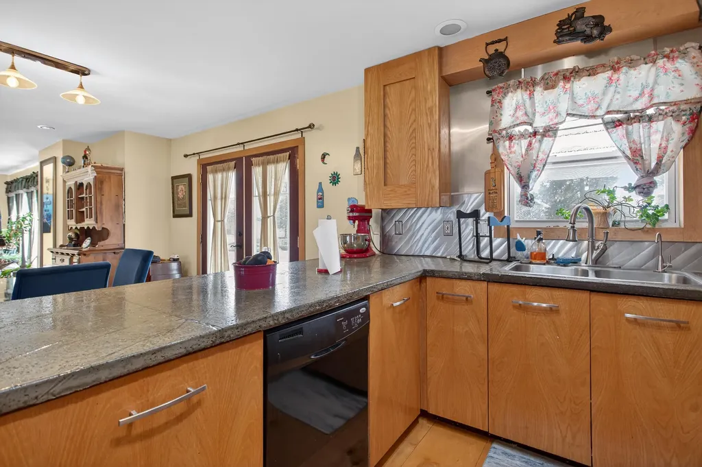 129 Kathy Lane Columbia Township MI 49230
