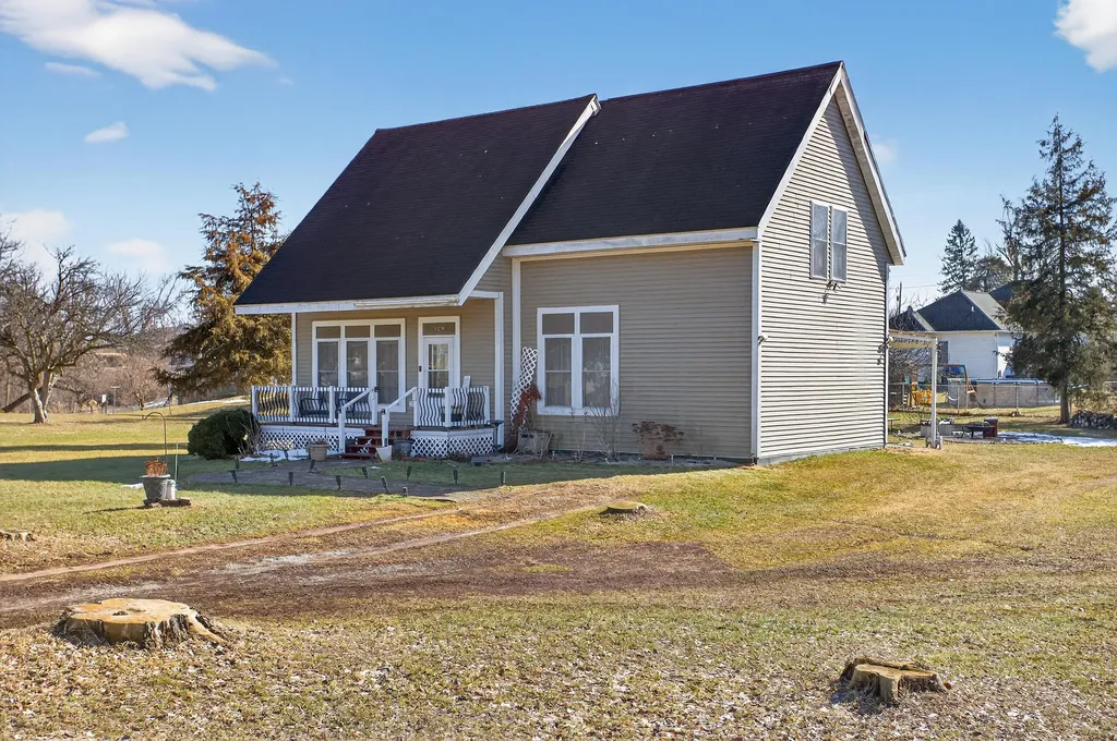 129 Kathy Lane Columbia Township MI 49230