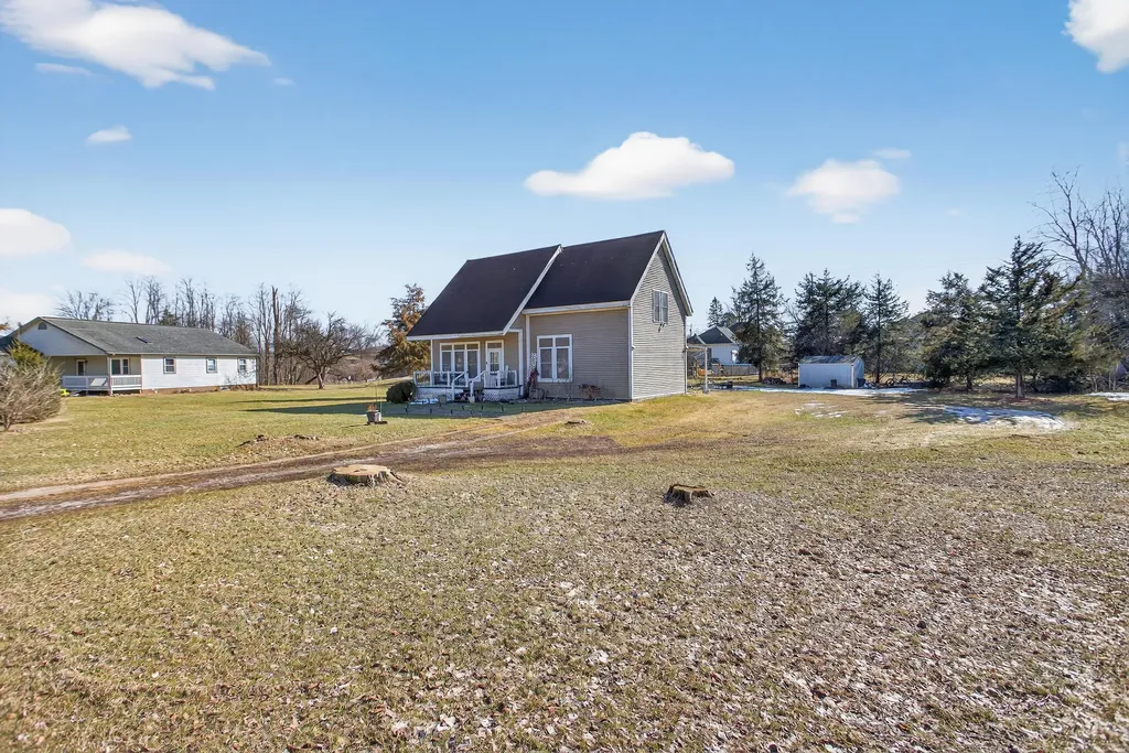 129 Kathy Lane Columbia Township MI 49230