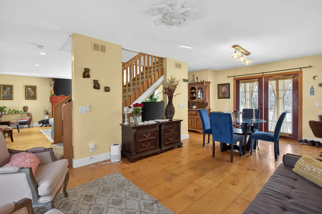 129 Kathy Lane Columbia Township MI 49230