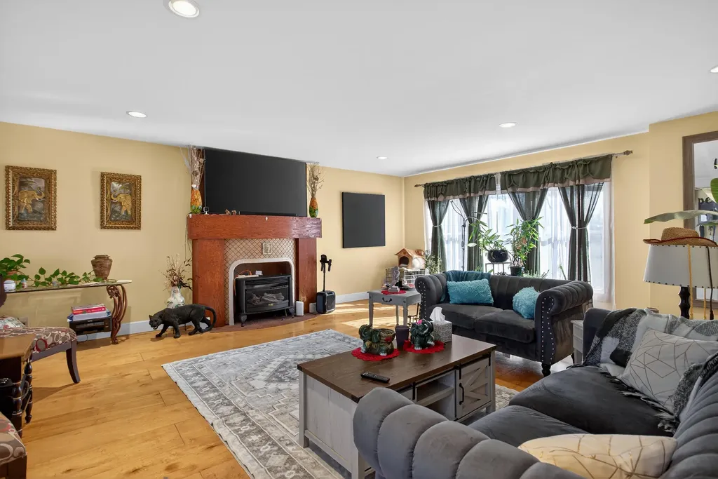 129 Kathy Lane Columbia Township MI 49230