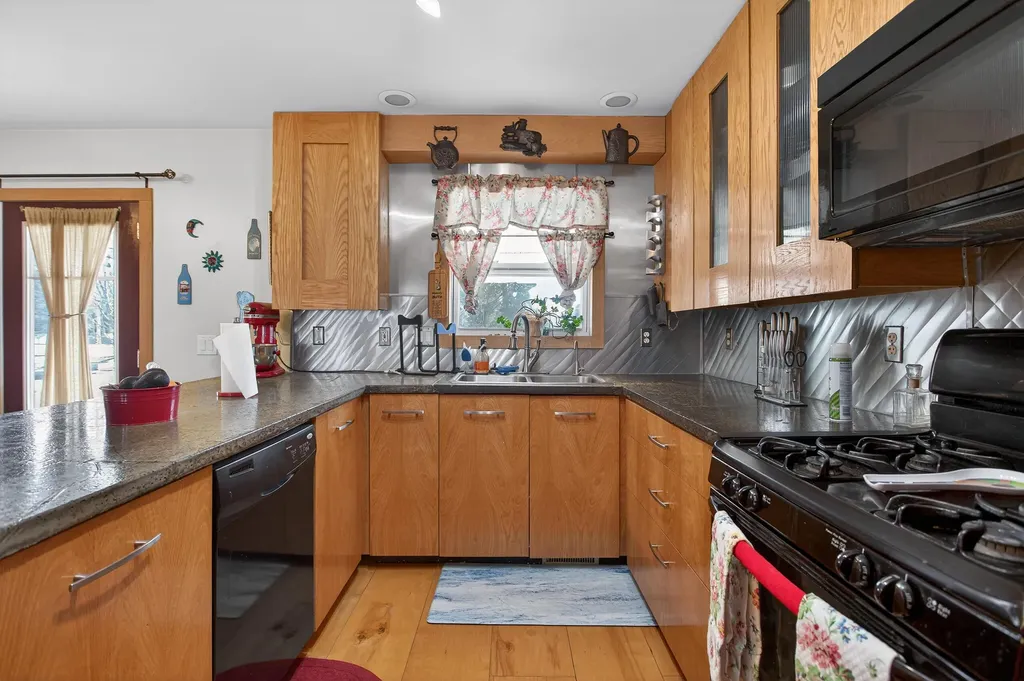 129 Kathy Lane Columbia Township MI 49230