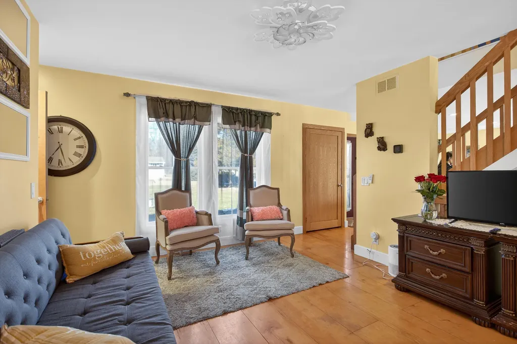 129 Kathy Lane Columbia Township MI 49230