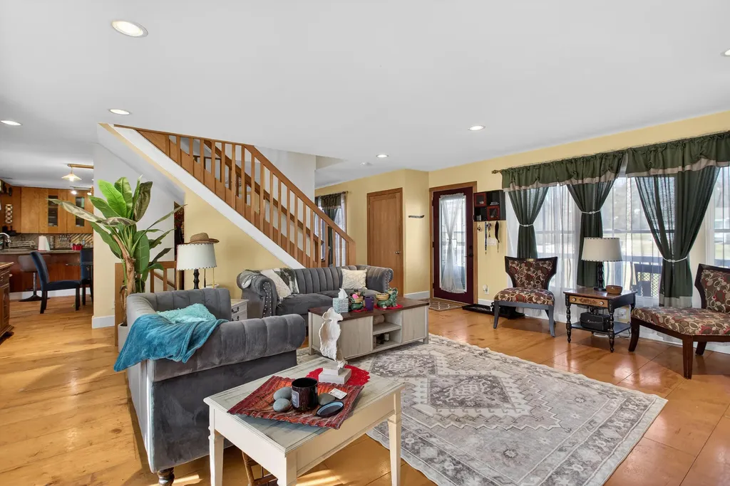 129 Kathy Lane Columbia Township MI 49230