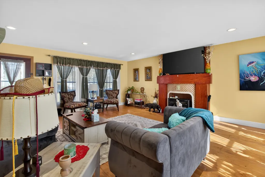 129 Kathy Lane Columbia Township MI 49230