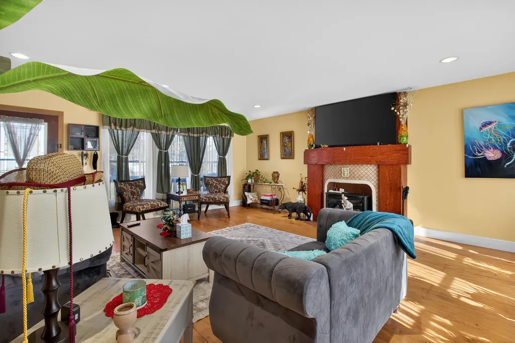 129 Kathy Lane Columbia Township MI 49230