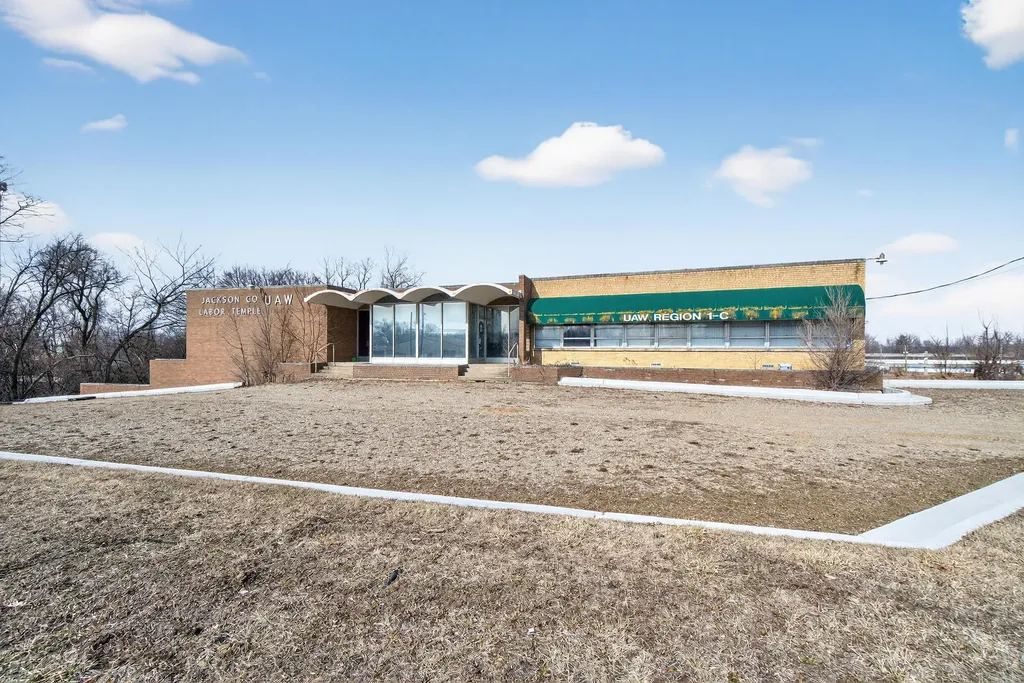 1002 E South Street Jackson City MI 49203