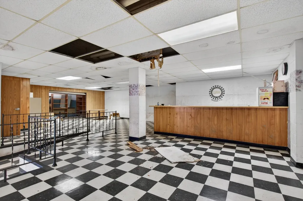 1002 E South Street Jackson City MI 49203