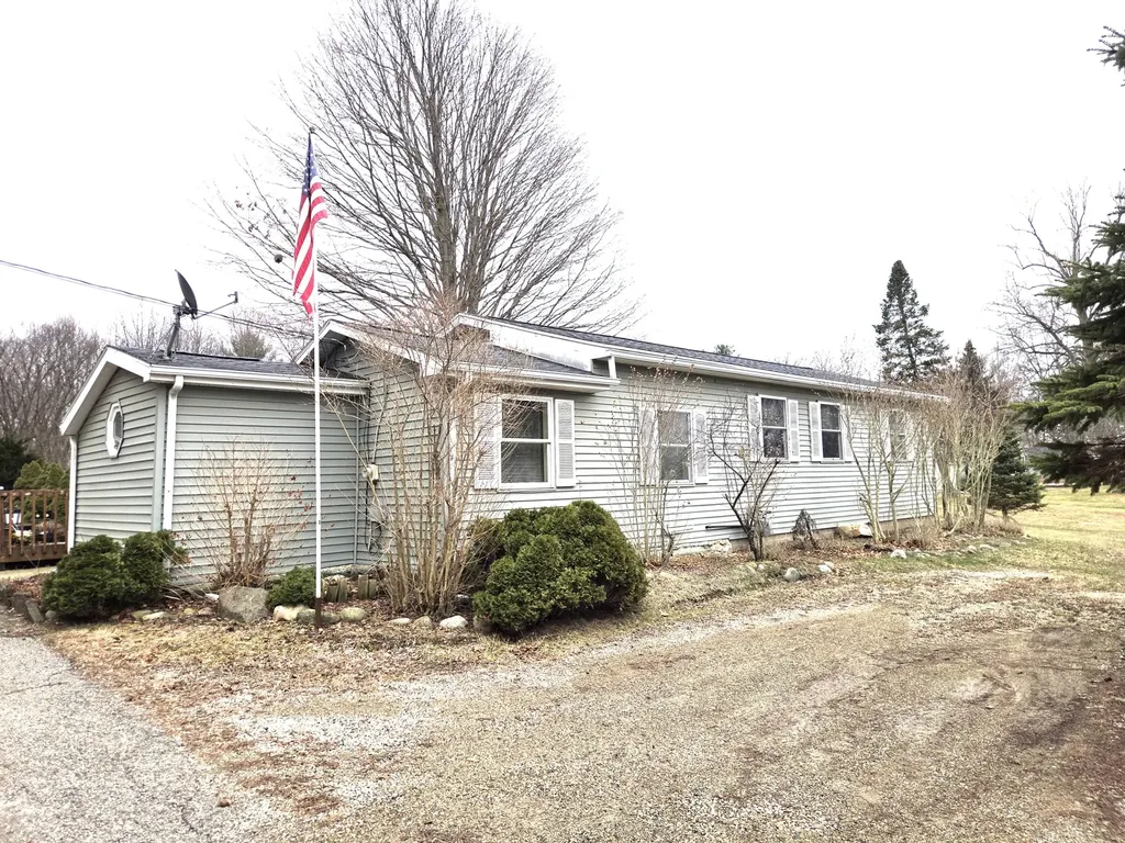 9130 17 Mile Road Fredonia Township MI 49068