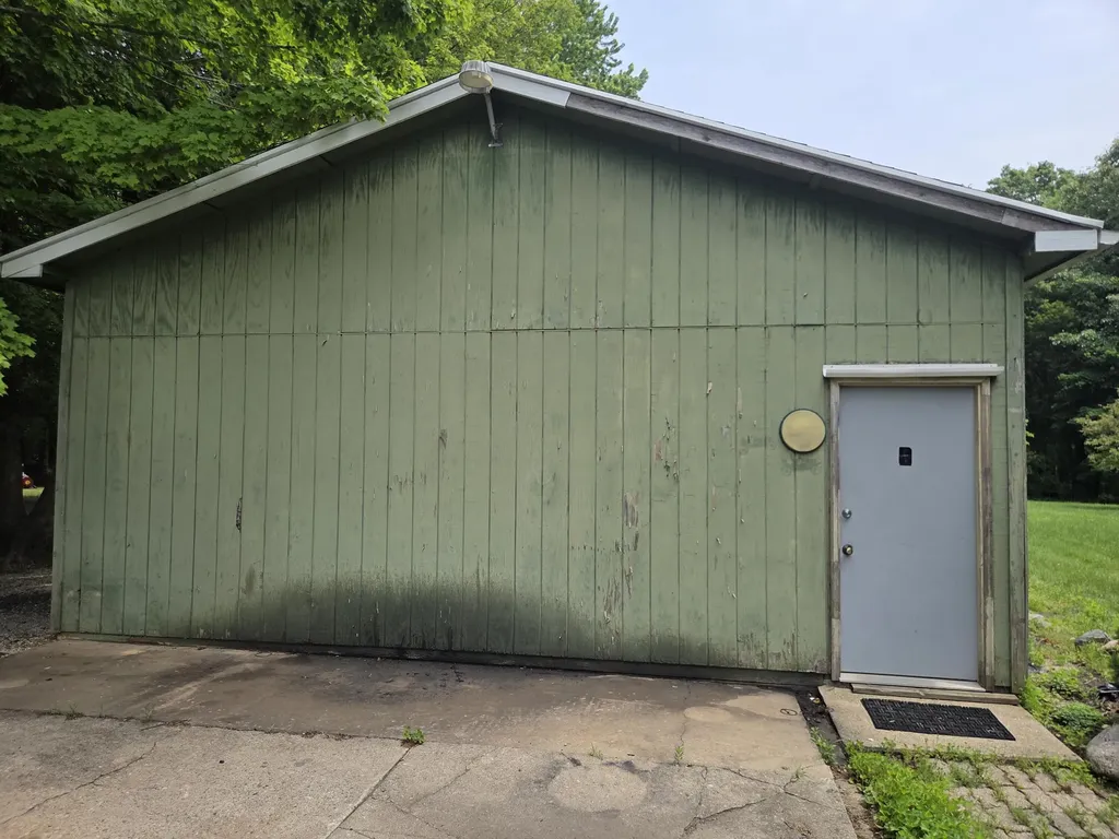 9130 17 Mile Road Fredonia Township MI 49068
