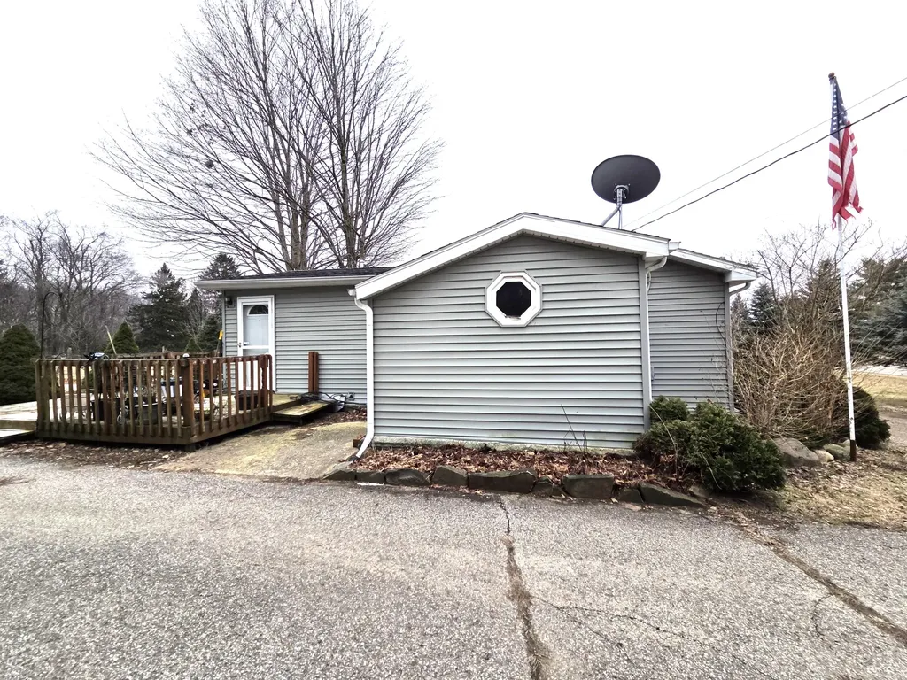 9130 17 Mile Road Fredonia Township MI 49068
