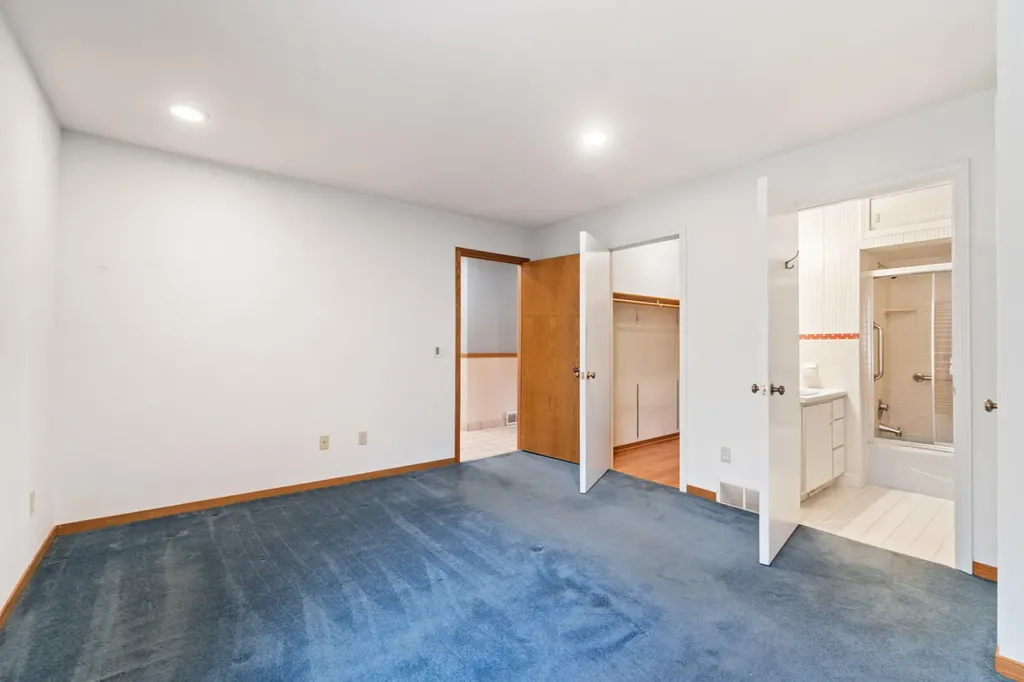 4276 Echo Cove Woodstock Township MI 49253