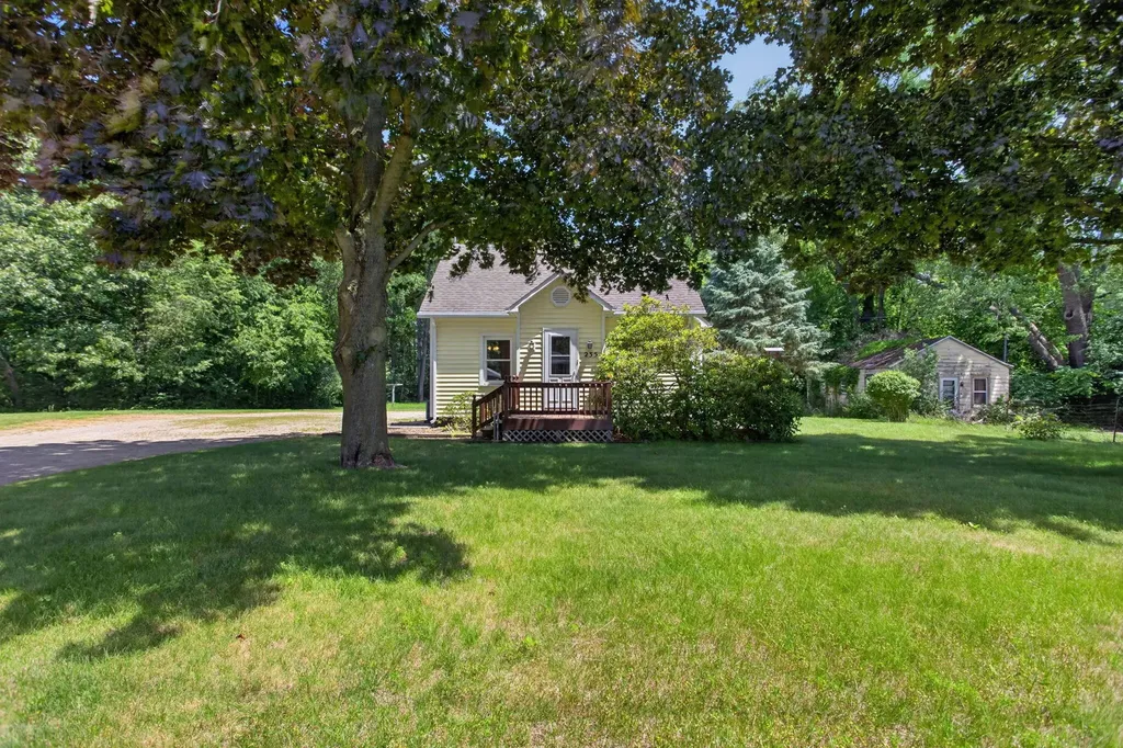235 Bender Street Leoni Township MI 49202