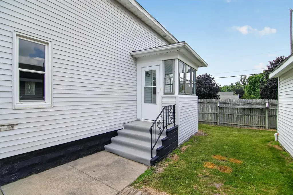 237 N Forbes Street Jackson City MI 49202