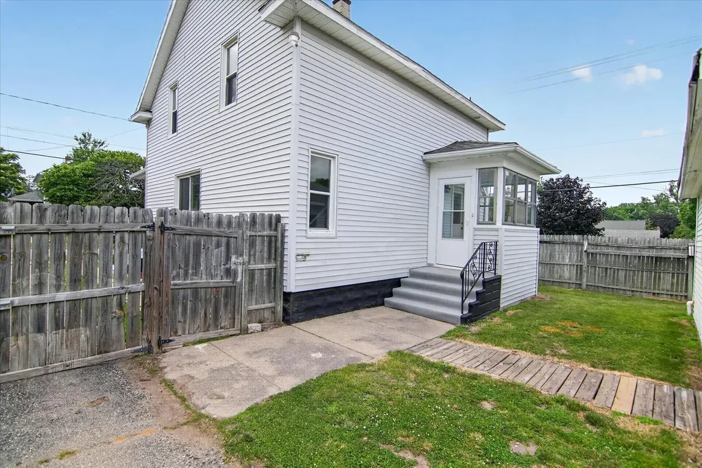 237 N Forbes Street Jackson City MI 49202