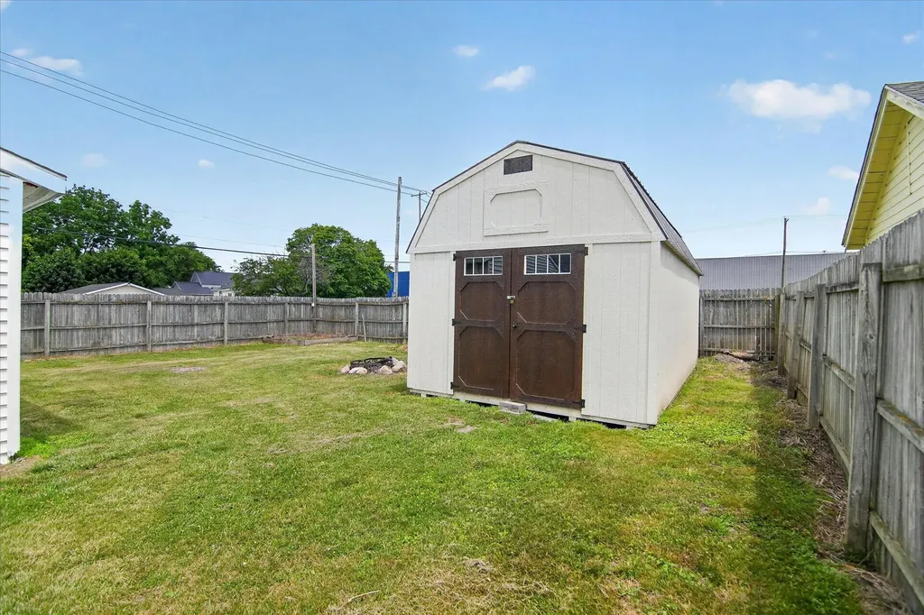 237 N Forbes Street Jackson City MI 49202
