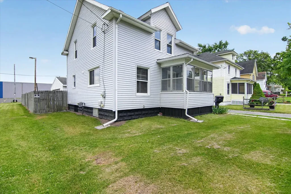 237 N Forbes Street Jackson City MI 49202