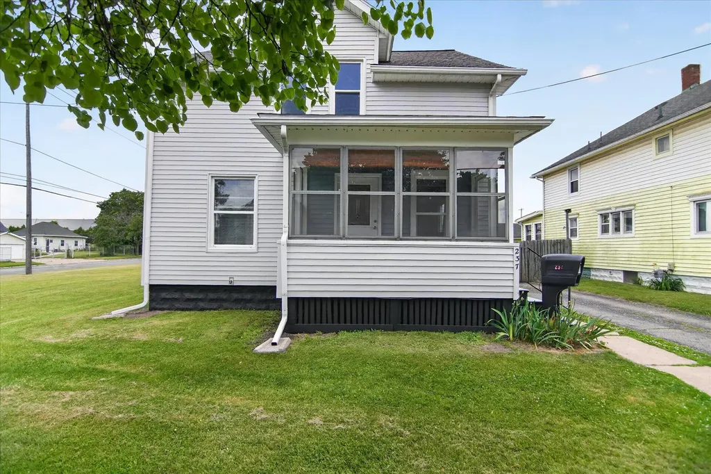 237 N Forbes Street Jackson City MI 49202