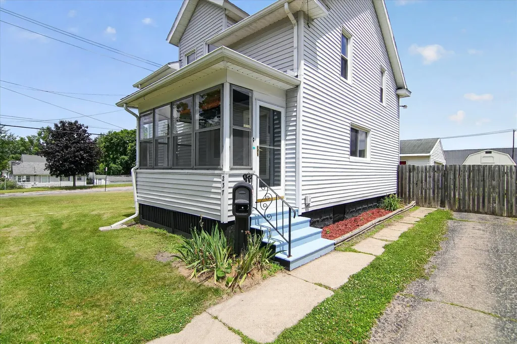 237 N Forbes Street Jackson City MI 49202