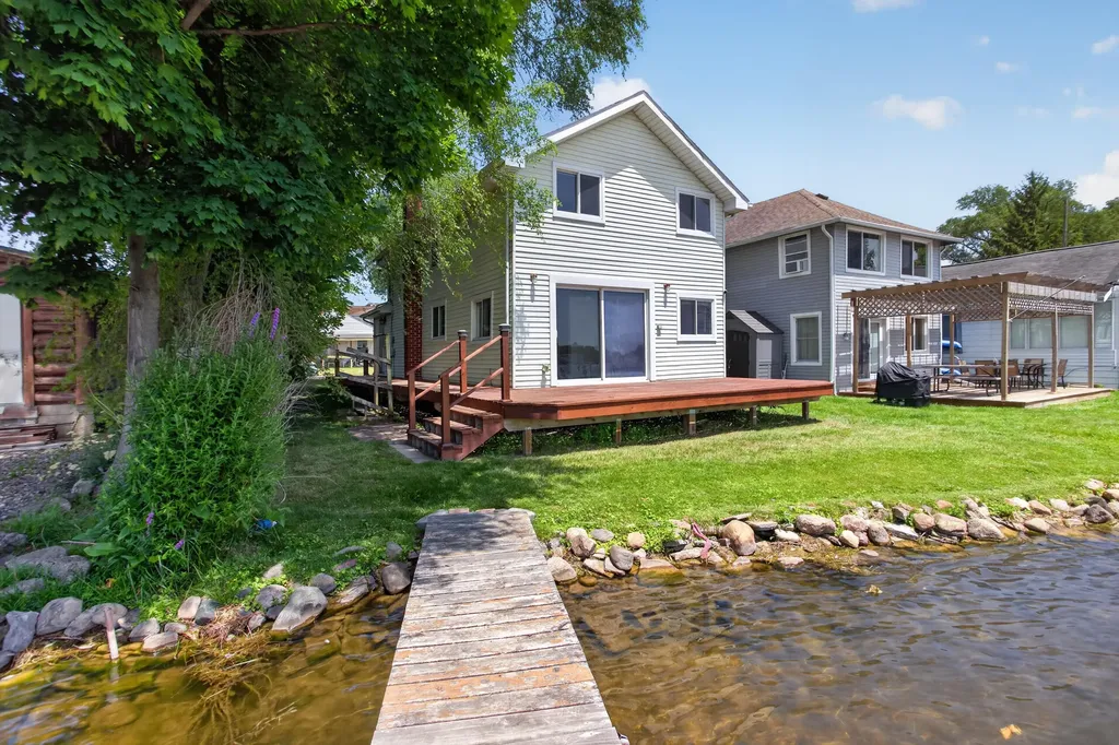 121 N Lakeside Drive Leoni Township MI 49254