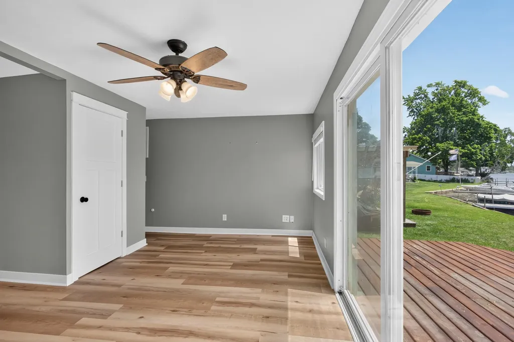 121 N Lakeside Drive Leoni Township MI 49254