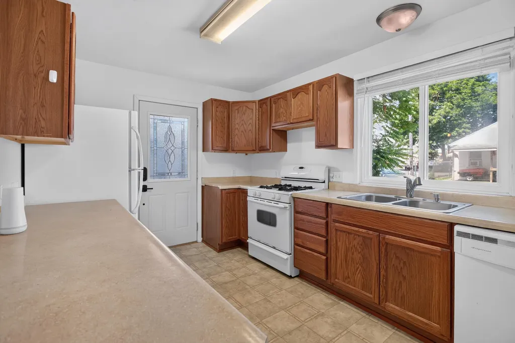 121 N Lakeside Drive Leoni Township MI 49254