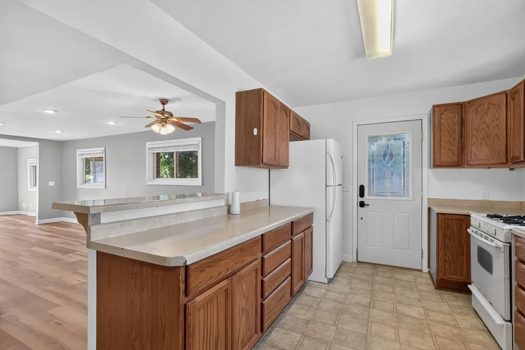 121 N Lakeside Drive Leoni Township MI 49254