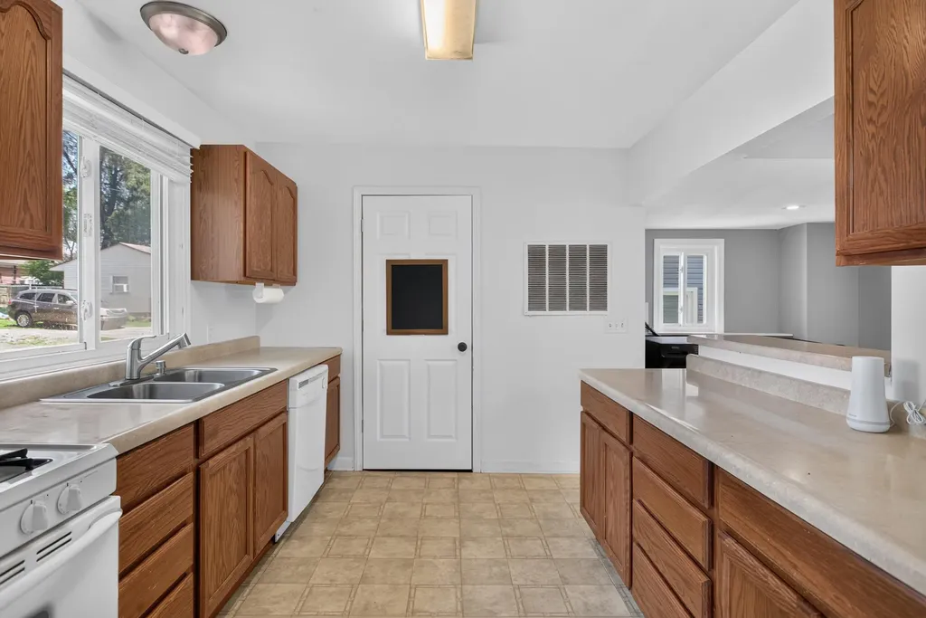 121 N Lakeside Drive Leoni Township MI 49254