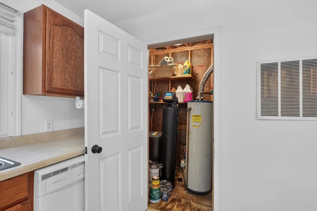 121 N Lakeside Drive Leoni Township MI 49254