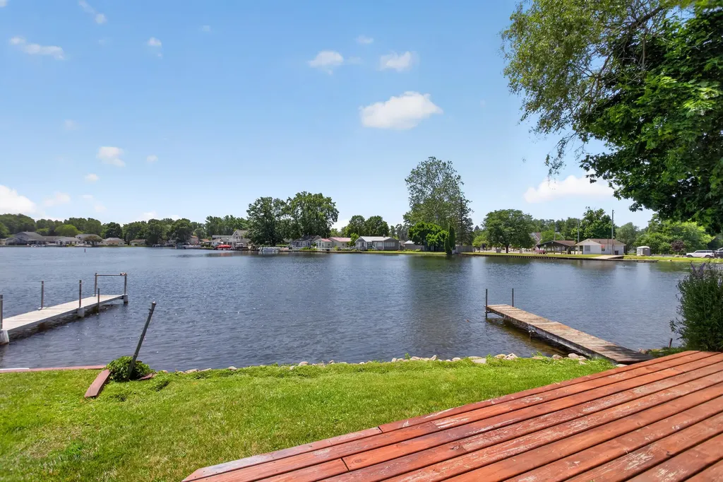 121 N Lakeside Drive Leoni Township MI 49254