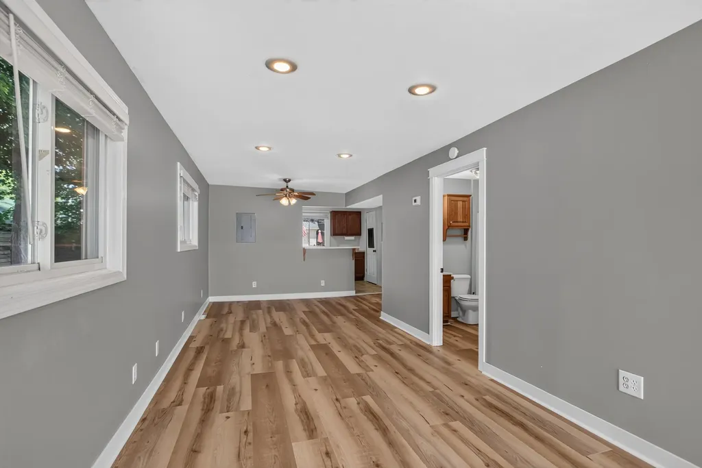 121 N Lakeside Drive Leoni Township MI 49254