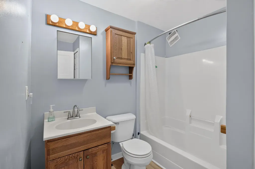 121 N Lakeside Drive Leoni Township MI 49254