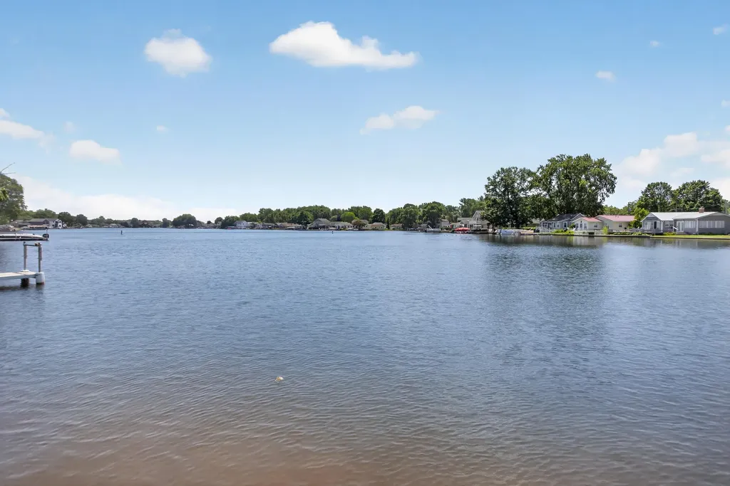 121 N Lakeside Drive Leoni Township MI 49254