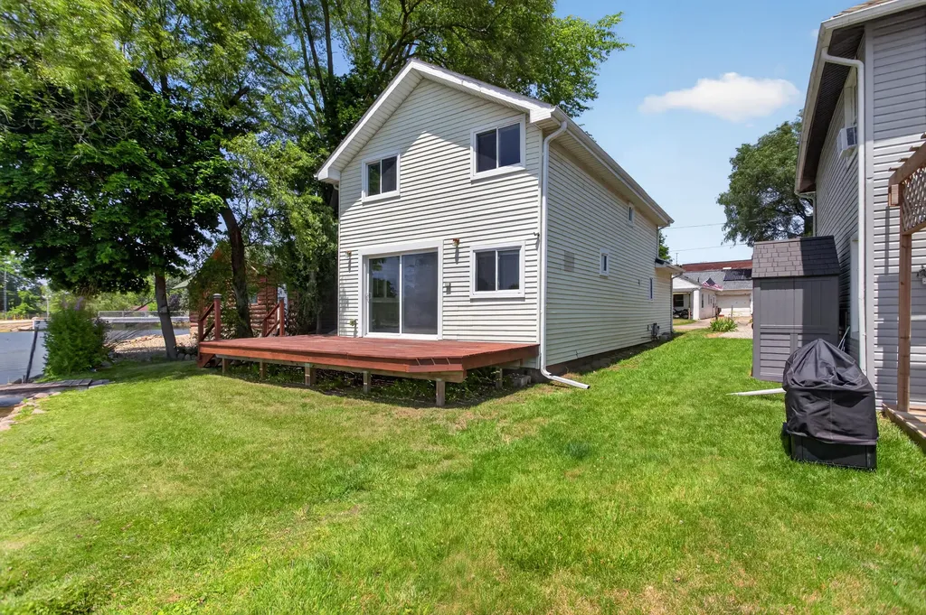 121 N Lakeside Drive Leoni Township MI 49254