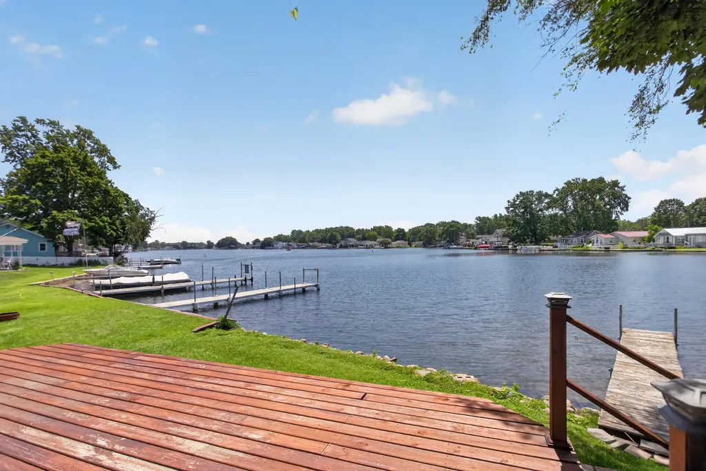 121 N Lakeside Drive Leoni Township MI 49254
