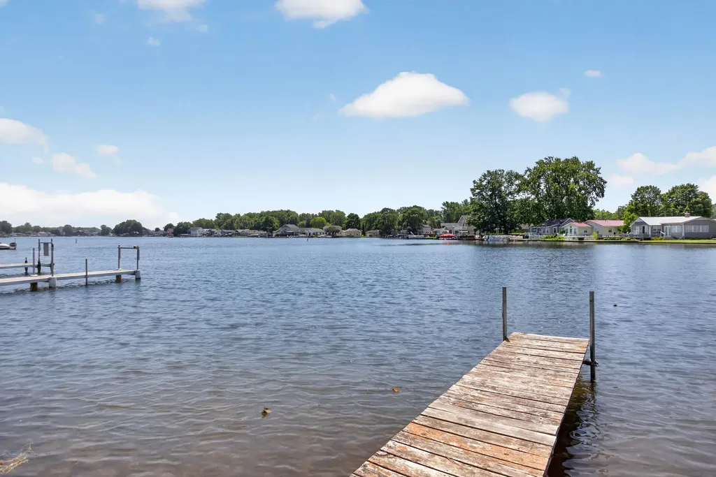 121 N Lakeside Drive Leoni Township MI 49254