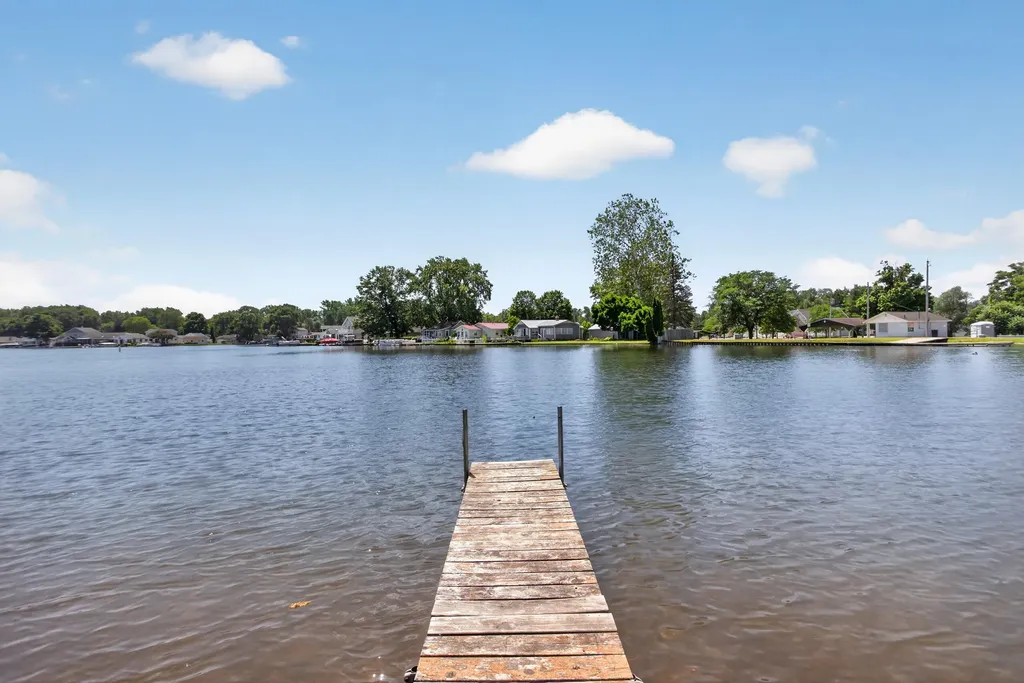 121 N Lakeside Drive Leoni Township MI 49254