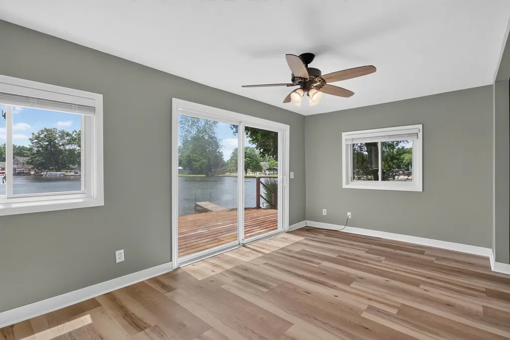 121 N Lakeside Drive Leoni Township MI 49254