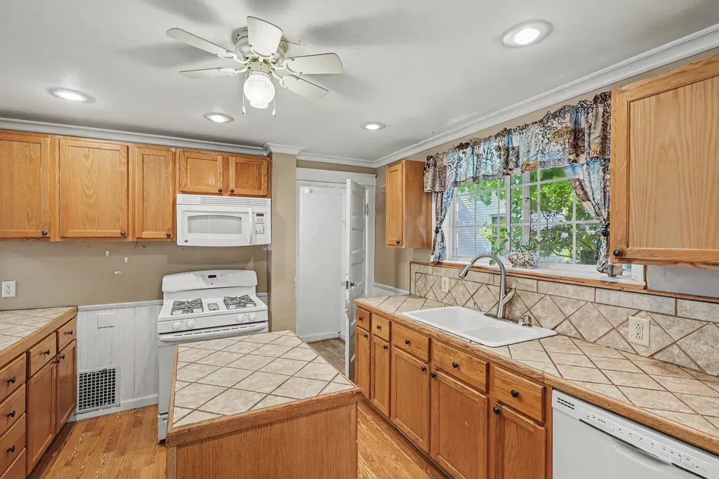 113 N Gorham Street Jackson City MI 49202