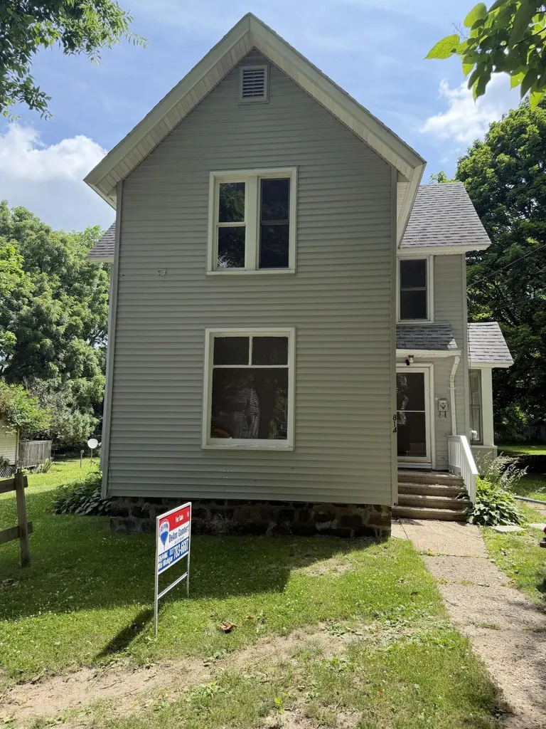 814 N Clinton Street Albion City MI 49224