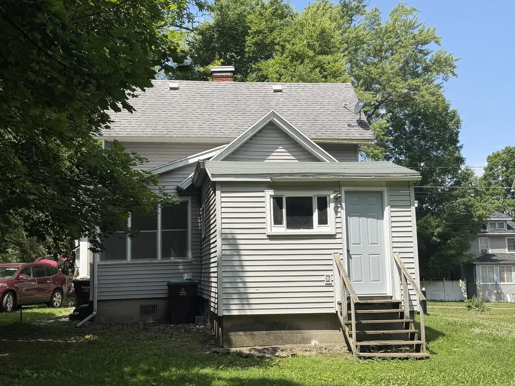 814 N Clinton Street Albion City MI 49224