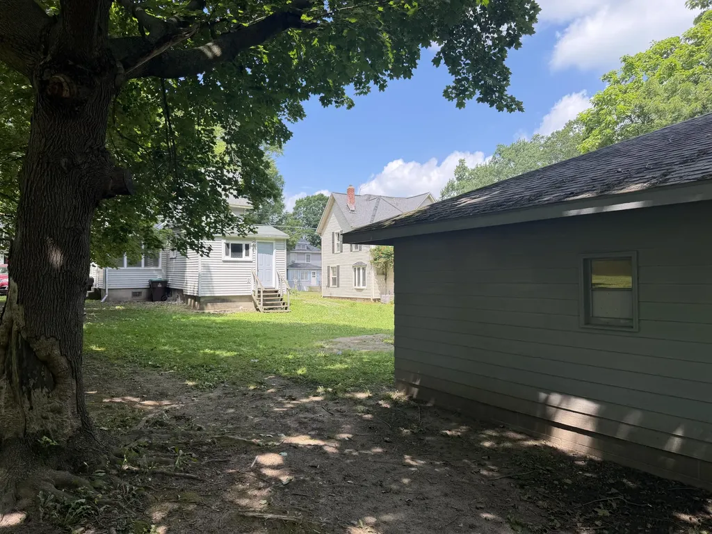 814 N Clinton Street Albion City MI 49224