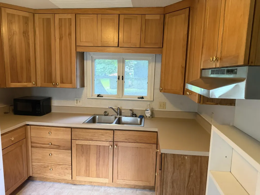 814 N Clinton Street Albion City MI 49224