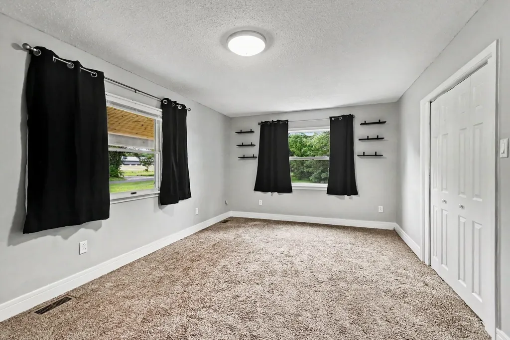 10290 Thorne Road Unknown City MI 49246