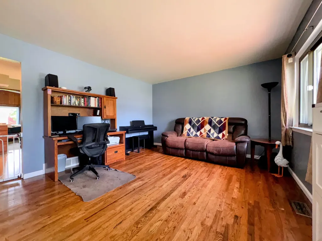 1577 S Dowling Street Westland City MI 48186