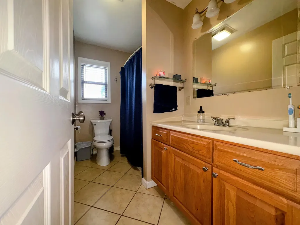 1577 S Dowling Street Westland City MI 48186